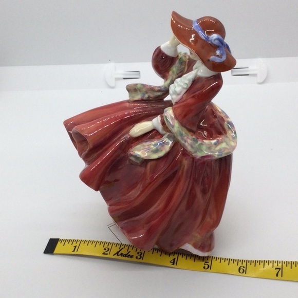 Royal Doulton Top of the Hill Porcelain Figurine in perfect condition - Picture 5 of 7